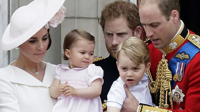 Die royalen Geschwister bei ihrem letzten öffentlichen Auftritt, der Parade für die Queen
