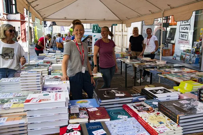 Viele Kinderbücher hat die Wiener Autorin verfasst und sie verstand es ausgezeichnet, die Mädchen und Buben bei der Lesung zu fesseln