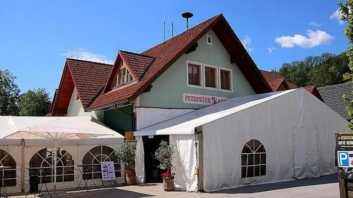 Ein Zweitagesfest feierte die Freiwillige Feuerwehr Afling am vergangenen Wochenende. Am Samstag sorgte die Gruppe „Die Nochrucka“ für zünftige Musik und beste Stimmung.