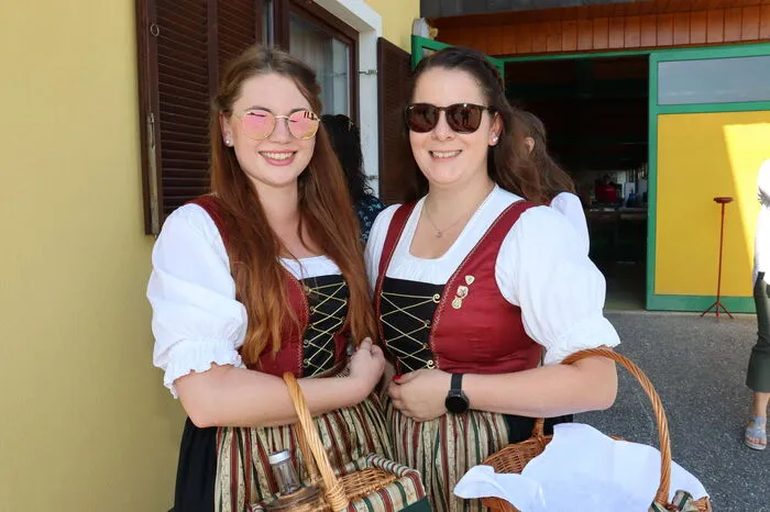 Bei Fußball Dart, Riesen Wuzzler und Spangerlschießen konnte man seine Geschicklichkeit unter Beweis stellen. Mit flotten Klängen von der Gruppe Sulmtal Express fand das 38. St.Johanner Treffen einen gemütlichen Ausklang. 