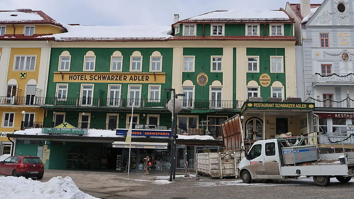 Derzeit wird das Hotel „Schwarzer Adler“ saniert