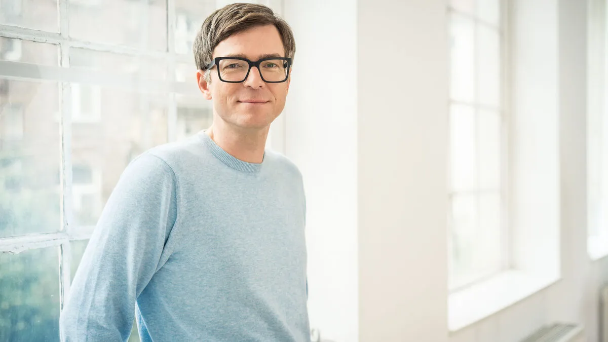 Ralph Caspers wurde als Moderator der Sendungen "Wissen macht Ah", "Sendung mit der Maus" und "Quarks" bekannt