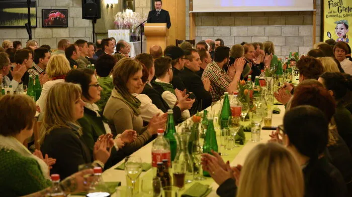Zu einem gemütlichen Abend in der Fachschule Großlobming lud Ende Jänner die Geschäftsführung der Landforst ihre Mitarbeiter ein.