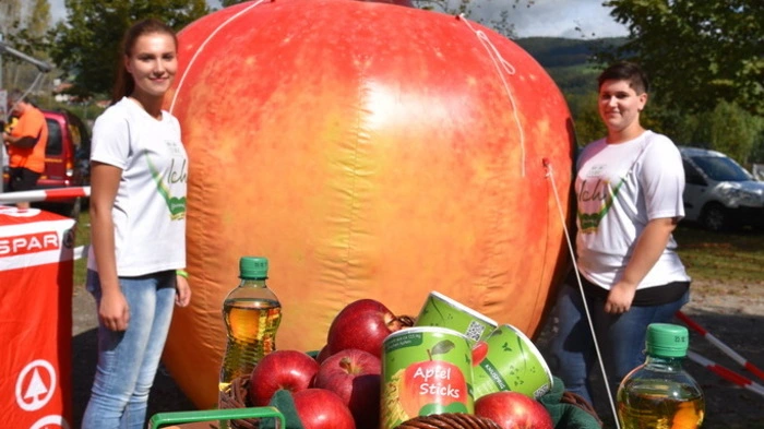Über 1200 Läufer, Läuferinnen, Nordic Walker und erstmals Erlebnis-Wanderer sorgten am Stubenbergsee beim 4. Steiermark Genuss Apfel Lauf nicht nur für ein „bewegtes“ Familienevent sondern bildeten auch den Startschuss für die von der Firma Frutura und Spar unterstützte steirische Bewegungsinitiative "ICH+".