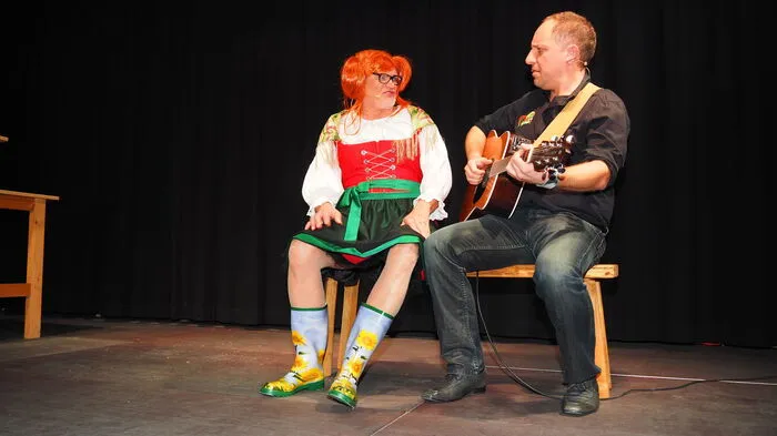 Ferlach hat gut lachen seit Freitag. Die Ferlacher Faifalan luden im Rathaus zur Premiere der Faschingssitzungen. Klar bekamen auch die Gemeindepolitiker ihr Fett ab.