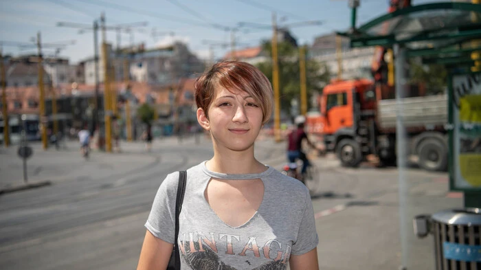 "Es ist schlimm, viel zu heiß hier", berichtet Johanna Tieber (16), die gerade mit ihrer Freundin am Jakominiplatz essen war.