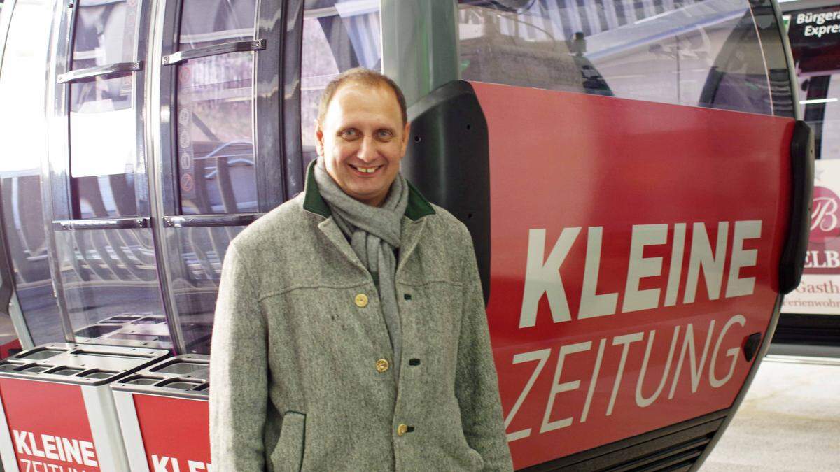 Geschäftsführer Johann Kleinhofer vor der &quot;Kleine Zeitung&quot;-Gondel des Bürgeralpe-Express