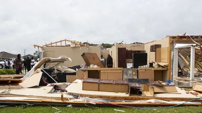 Durch Tornados sind im US-Bundesstaat Mississippi mindestens elf Menschen ums Leben gekommen. Zahlreiche weitere Menschen wurden am Sonntag verletzt, wie die regionale Katastrophenschutzbehörde mitteilte. Die Wirbelstürme richteten in dem Südstaat schwere Schäden an, 72.000 Menschen waren am Montag ohne Strom. US-Medien sprachen von "katastrophalen" Schäden.  