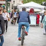 Ab Juli hätte in der Kramergasse das Radfahren verboten werden sollen. jetzt wird neuerlich diskutiert