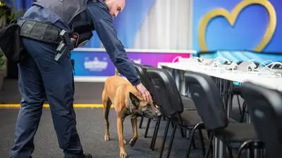Auch Spürhunde und Drohnen werden eingesetzt, um die Großveranstaltung zu sichern. 