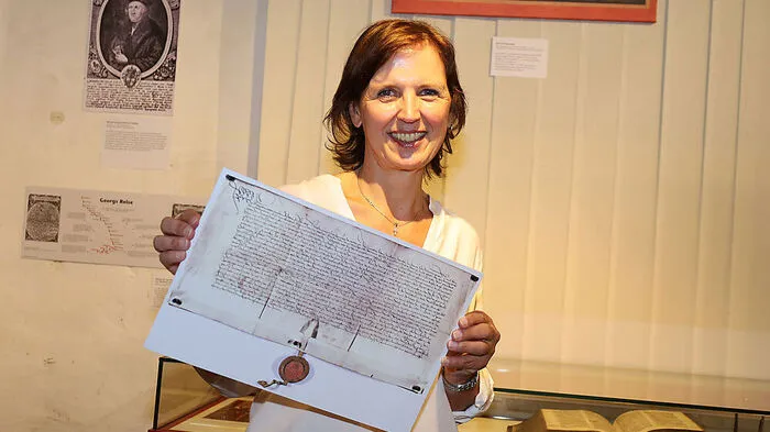 Brigitte Ponta-Zitterer freut sich über die neue Ausstellung