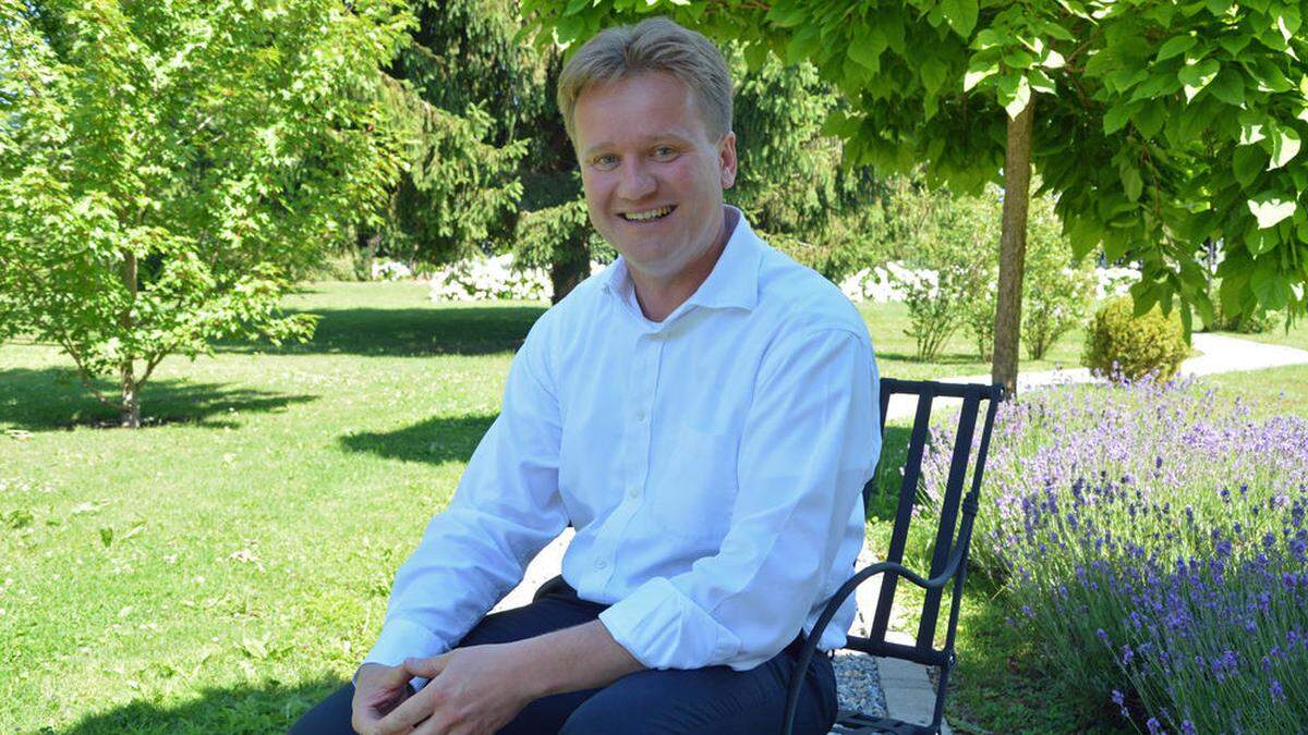 Georg Knill in seinem Garten in St. Ruprecht an der Raab – hier und auf der Jagd schöpft er Energie