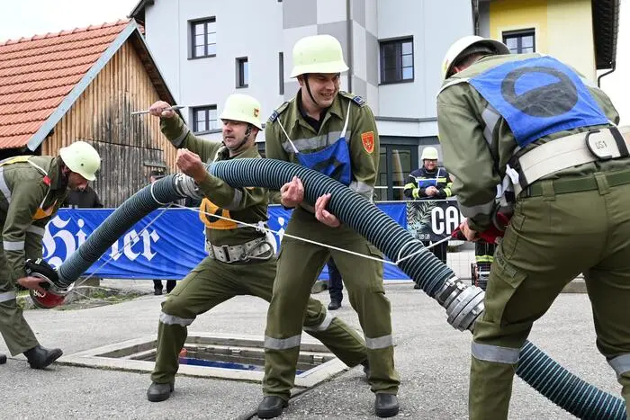 Das Zusammenspiel der einzelnen Mitglieder der Feuerwehrgruppen musste einwandfrei funktionieren und erforderte höchste Aufmerksamkeit. Im Wettbewerb zählten Exaktheit (fehlerfreie Ausführung) und Schnelligkeit (jeder Handgriff musste präzise sitzen). Über Monate hinweg trainierten die Mannschaften für diesen Wettbewerb.