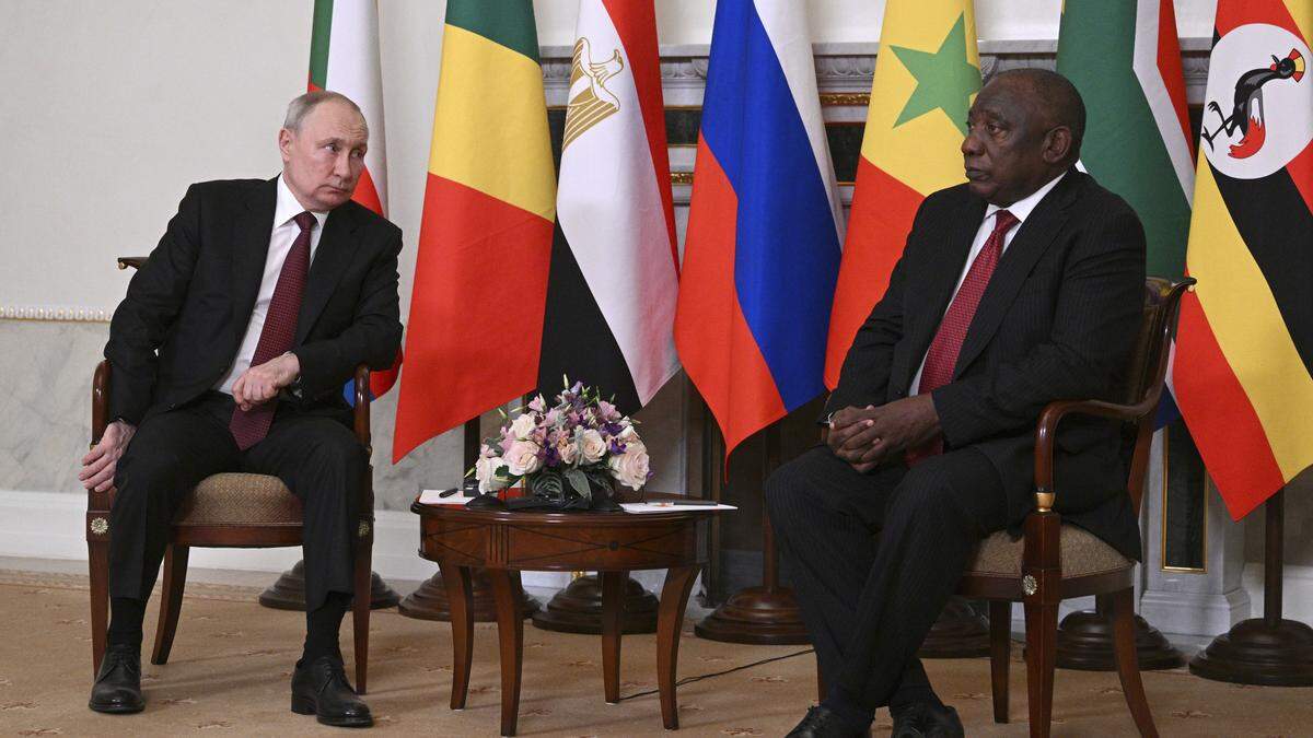Der russische Präsident Wladimir Putin mit seinem südafrikanischem Amtskollegen Cyril Ramaphosa