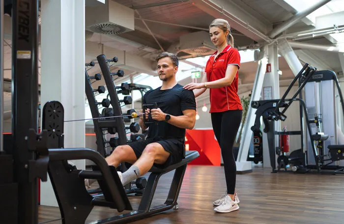 Mit voller Motivation ins Training starten: Gerade in den ersten Wochen sind rasch kleine Erfolge sichtbar
