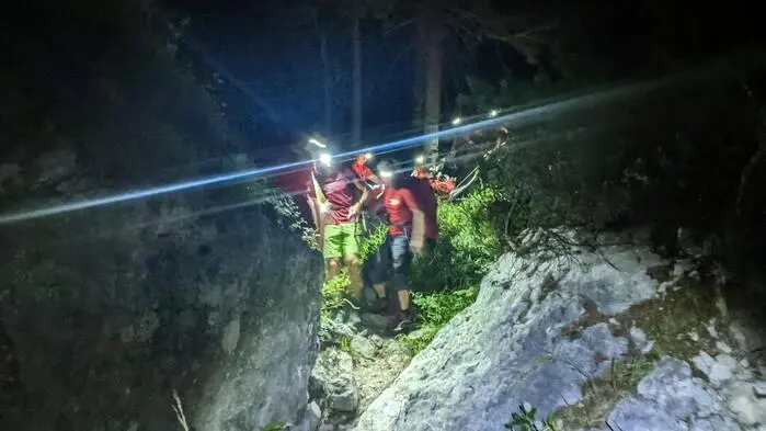 Verletzter Wanderer wurde per Gebirgstrage ins Tal gebracht