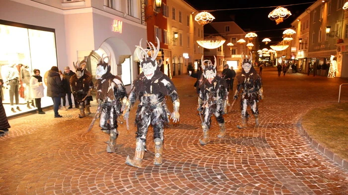 Nicht nur beim traditionellen „Bartl-Umzug“ Anfang Dezember in St. Veit ist das Besucherinteresse riesengroß. 