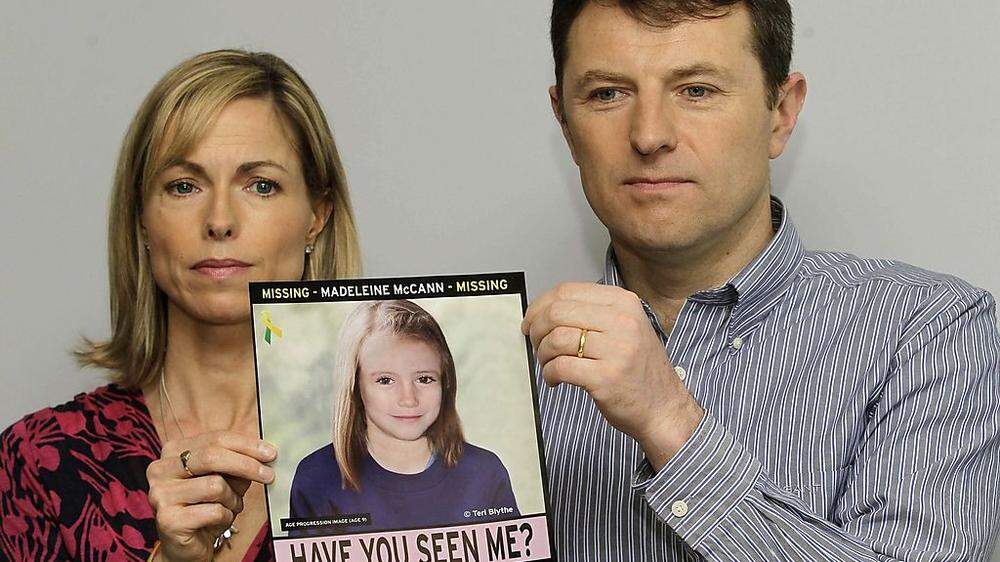 Kate und Gerry McCann mit einem Bild ihrer vermissten Tochter Maddie