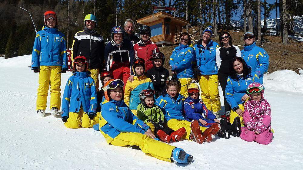 Der Nachwuchs des Skiclubs Rennweg/Katschberg ließ sich mit dem Olympiasieger ablichten