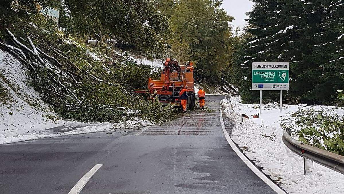 Große Schäden, die sogar eine Sperre auf der B70 von der Pack in Richtung Steiermark erzwangen