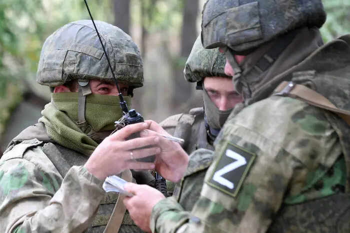 "Wir sprechen von einer Teilmobilmachung. Das heißt, nur die Bürger, die derzeit in der Reserve sind und vor allem diejenigen, die in den Streitkräften gedient haben, über militärische Fähigkeiten und einschlägige Erfahrungen verfügen. Nur sie werden der Wehrpflicht unterliegen."