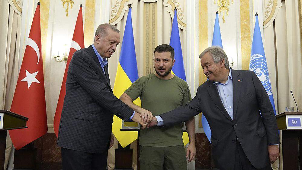Der türkische Präsident Recep Tayyip Erdogan, der ukrainische Präsident Wolodymyr Selenskyj  und UNO-Generalsekretär António Guterres
