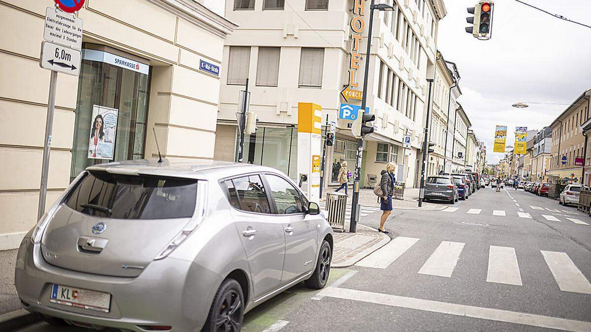 Elektroautos brauchen keine Gebühren beim Aufladen zu bezahlen, Plug-in-Hybridautos sehr wohl