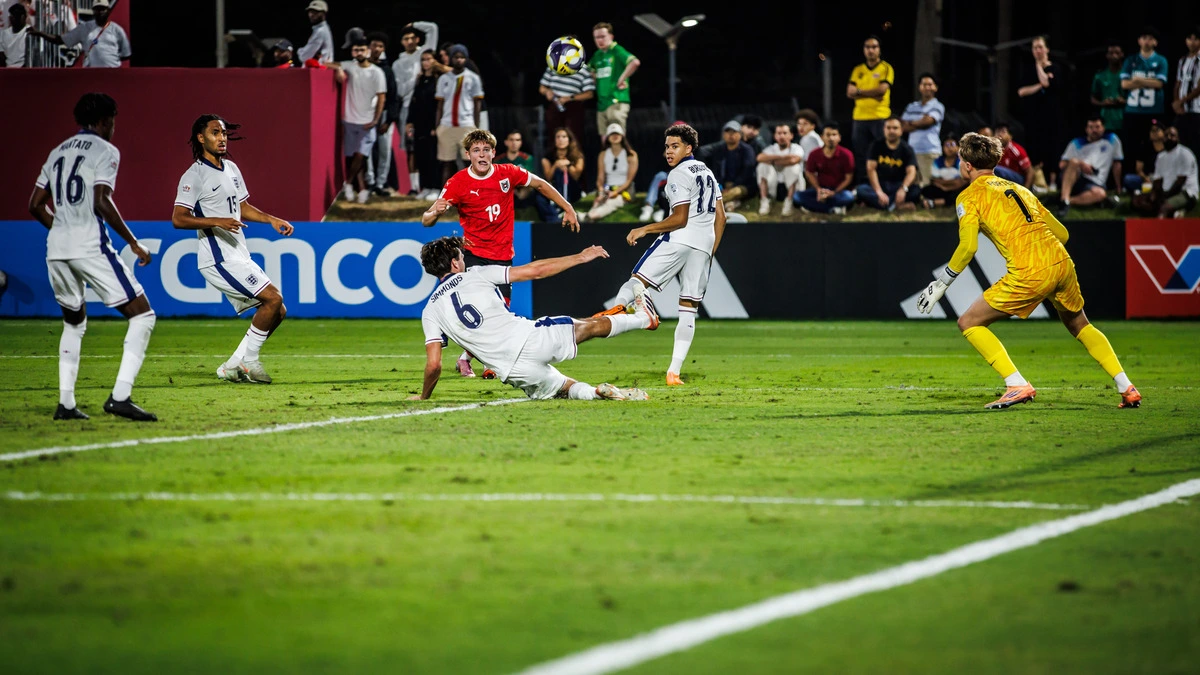 Johannes Moser kurz vor seinem Abschluss zum 3:0 gegen England 