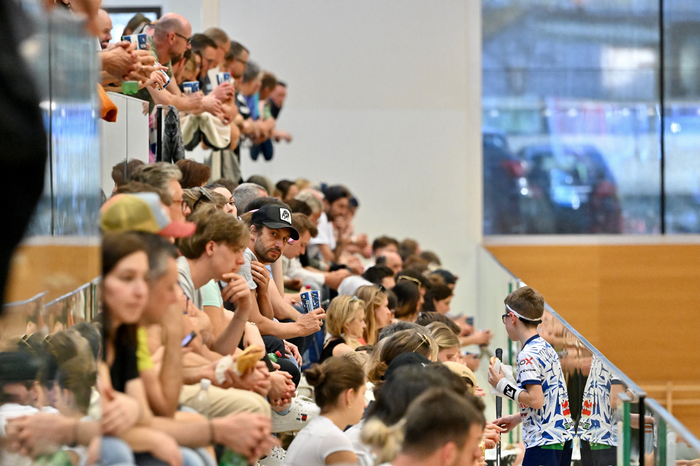 Besucher ST. Martin Ballspielhalle, FANS VSV Unihockey, VSV Unihockey vs. Wiener Floorballferein 6.4.2024, VSV Unihockey vs. Wiener Floorballferein  am 06.04.2024 in Villach (Ballspielhalle St. Martin), Austria, (Photo by Bernd Stefan)