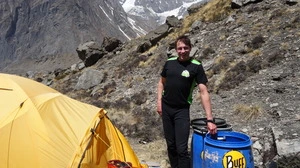 Hans Wenzl bei seiner letzten Expedition im Annapurna Base Camp: In diese zwei Tonnen passt alles, was er braucht