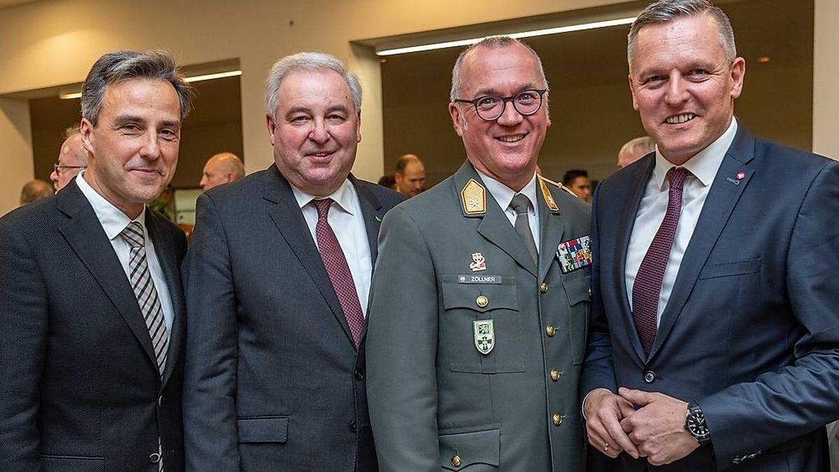 Bürgermeister Siegfried Nagl, Landeshauptmann Hermann Schützenhöfer, Militärkommandant Brigadier Heinz Zöllner und Verteidigungsminister Mario Kunasek beim Empfang