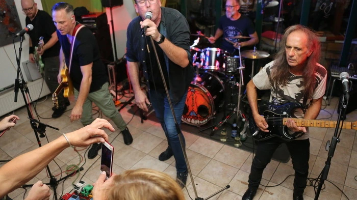 Ein fetziger Streifzug durch die Rockgeschichte mit den Pumpkins in Mureck.