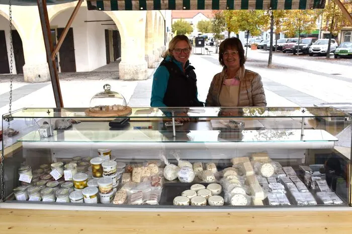 Bio-Ziegenkäse gab es am Stand von Anja und Christine Luschnig aus Leppen/Eisenkappel zu verkosten