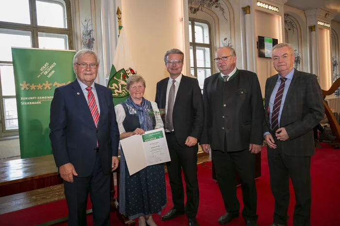 Besondere Verdienste: Annemarie Gößler (Gemeinde Hirschegg-Pack)