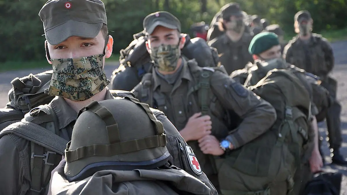 Tausende Soldaten rückten am Montag ein