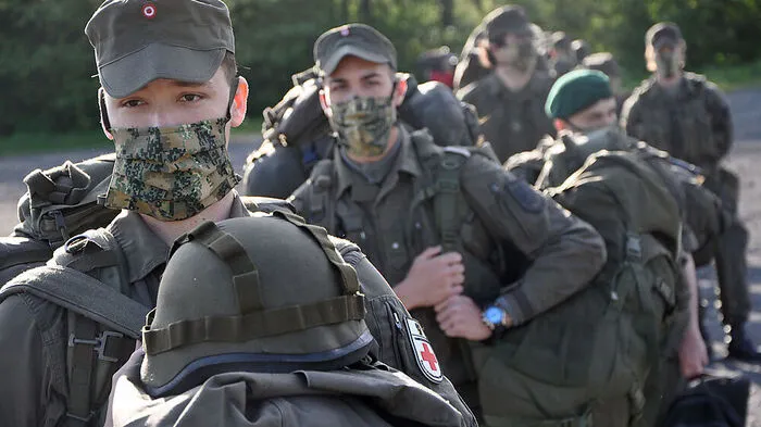 Tausende Soldaten rückten am Montag ein