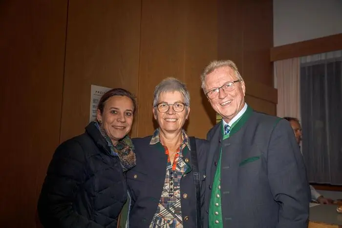 (rechts) Arnoldsteins Bürgermeister Reinhard Antolitsch (SPÖ) zeigte sich begeistert