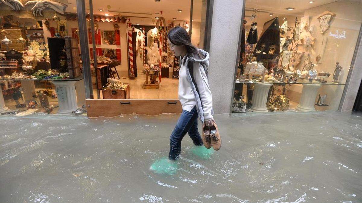 Der Markusplatz in Venedig stand Ende Oktober 1,56 Meter Meter tief unter Wasser  