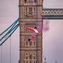 Marco Fürst und Marco Waltenspiel durchflogen die Tower Bridge