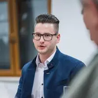 In Kainbach bei Graz fand die erste Sitzung des neuen Gemeinderats nach der Wahl bereits statt. Matthias Hitl (ÖVP) wurde als Bürgermeister bestätigt
