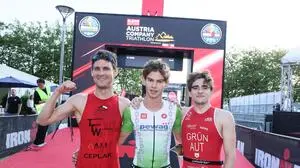Strahlende Finisher beim Company Triathlon
