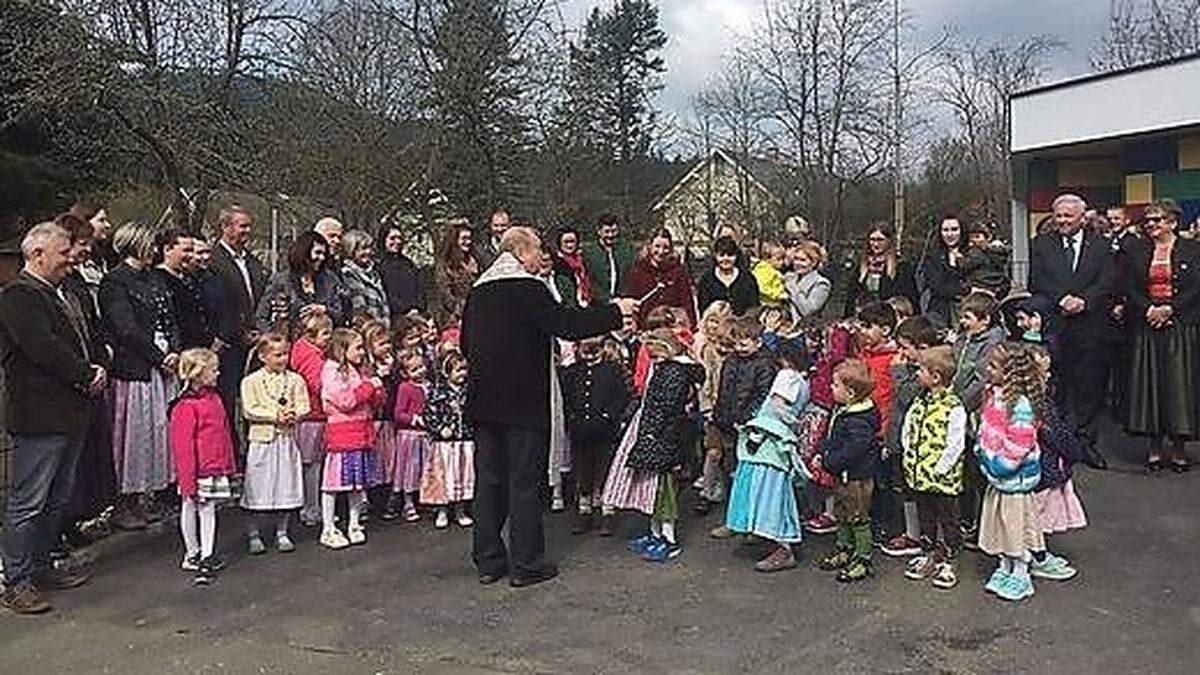 Am 12. April wurde der umgebaute Kindergarten Kobenz eröffnet. Ende April brachen unbekannte Täter ein