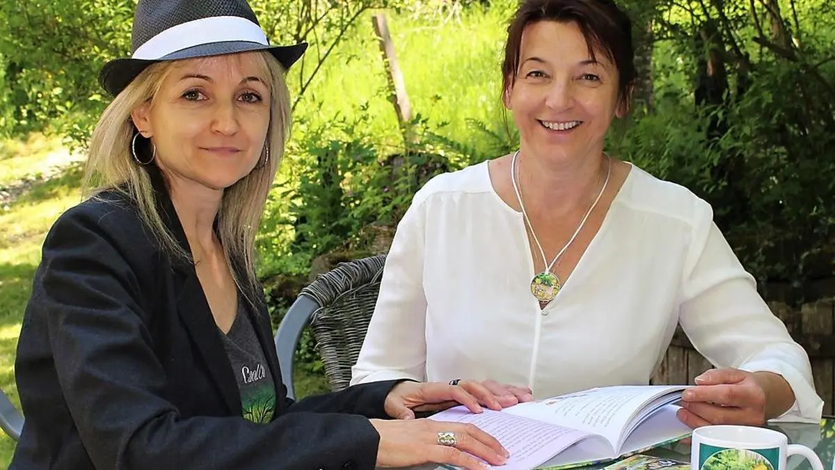 Roswitha Vötsch und Hermine Rainer mit ihrem ersten Kinderbuch