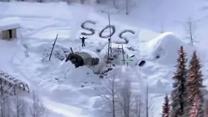 Der Verschollene malte ein großes "SOS" in den Schnee