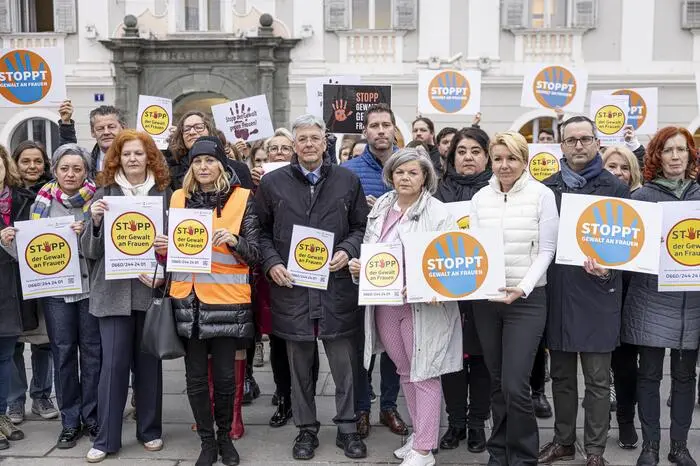 Protest gegen Femizide Frauenmorde Neuer Platz Klagenfurt März 2024