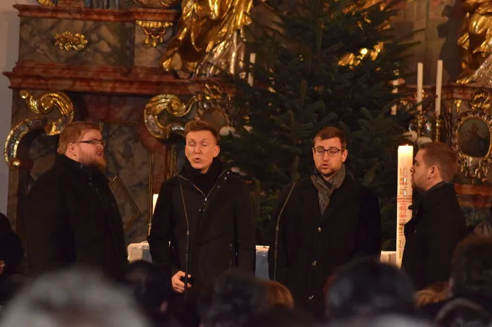 Der Erlös der Weihnachtskonzerte (Eintritt freiwillige Spende), die zusammen mit anderen Chören und Musikern der jeweiligen Region veranstaltet werden, kommt heuer dem Ö3 Weihnachtswunder zugute und wird für einen wohltätigen Zweck gespendet.