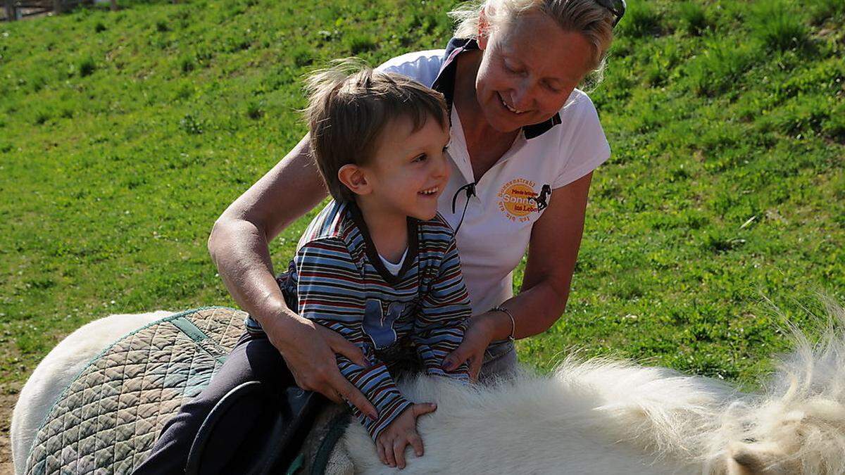 Bei den Therapien wird speziell auf Bedürfnisse der Kinder eingegangen (am Foto Gerda Maischberger)    