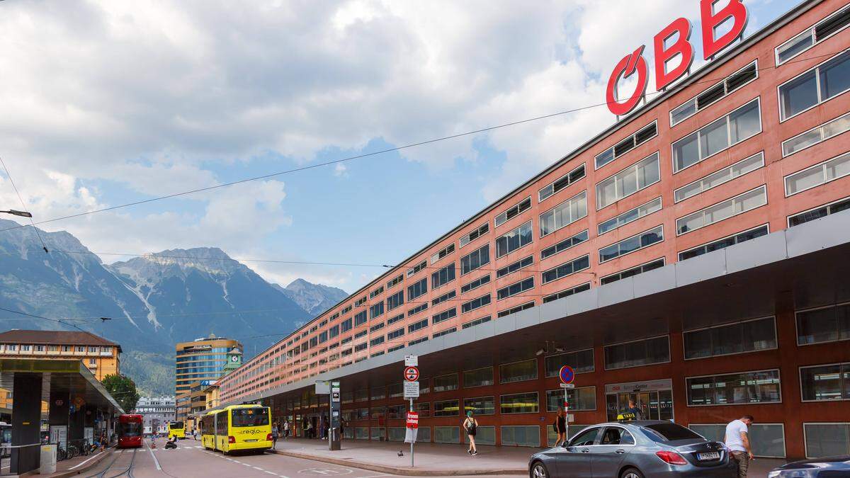 Am Innsbrucker Hauptbahnhof kam der Pensionist ums Leben