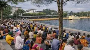 Die Treppen im Hafen von Monfalcone werden gerne zum Sitzen genutzt