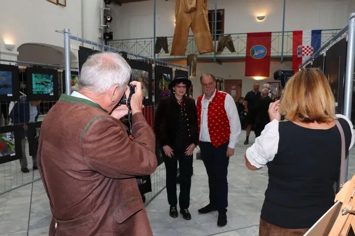 Bitte klicken Sie sich durch die Bilder!